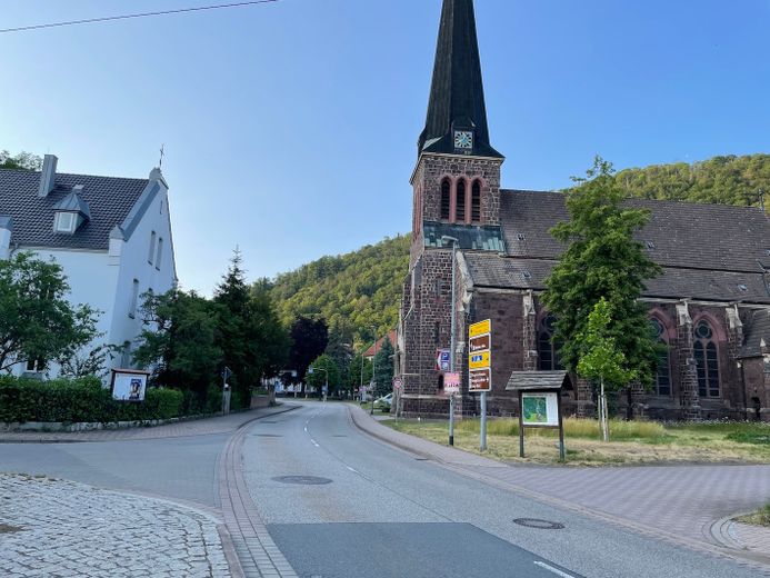Idyllische Villa/Mehrfamilienhaus in grünem Erholungsort (Harz) - mit Ausbau-/Investmentpotential – Ilfeld alte Kirche Ortskern