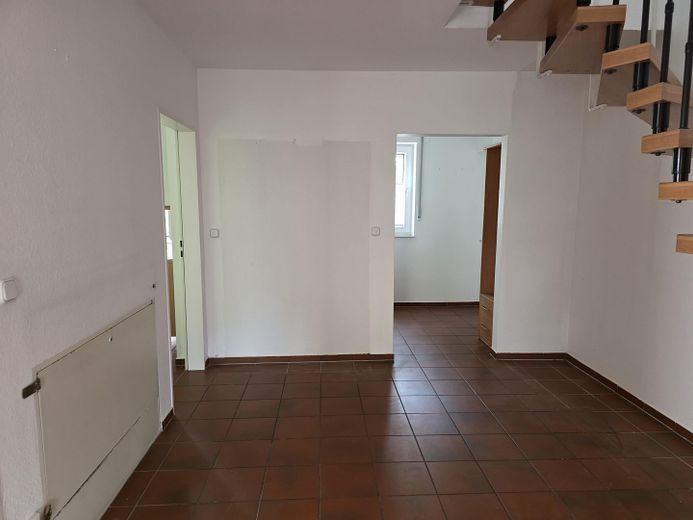 Rara opportunità nel Kreuzviertel: appartamento su due livelli, ca. 145 m², 4 locali, balcone – senza provvigione – 2. OG_Diele (2)