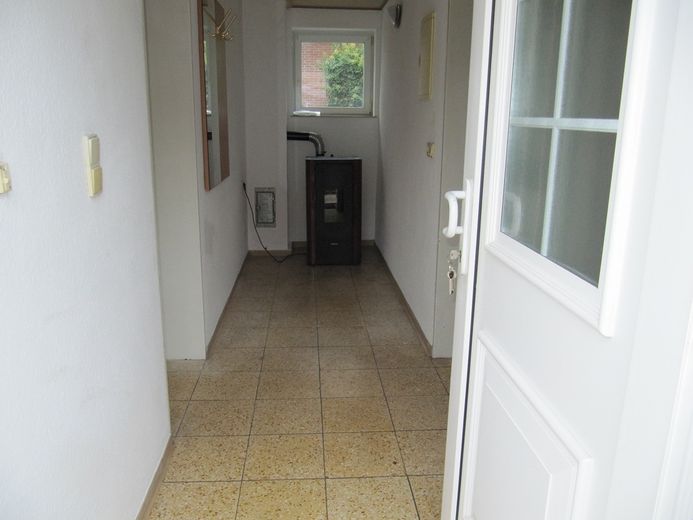from PRIVATE ** single-family house + outbuilding * garden * garage * courtyard * basement – Foto 12