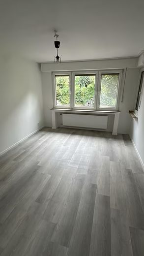 Kernsanierte 2-Zimmer-Erdgeschosswohnung mit Gartennutzung & optionaler Garage – Foto 3