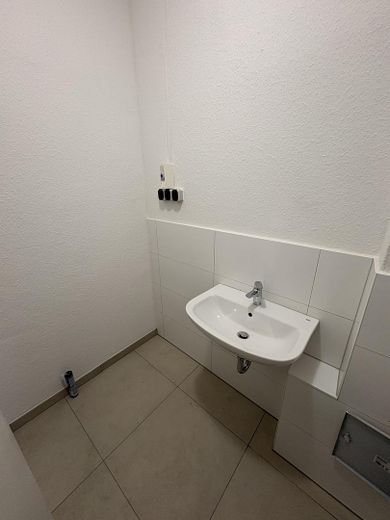 Renovierte und attraktive 4-Zimmerwohnung in top Lage! U.S. Army personnel are welcome! – neues Gäste-WC Ansicht 2