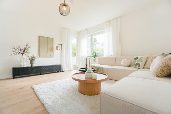 SOFORT FREI: Helle Drei-Zimmer-WHG mit Balkon in der Neustadt
