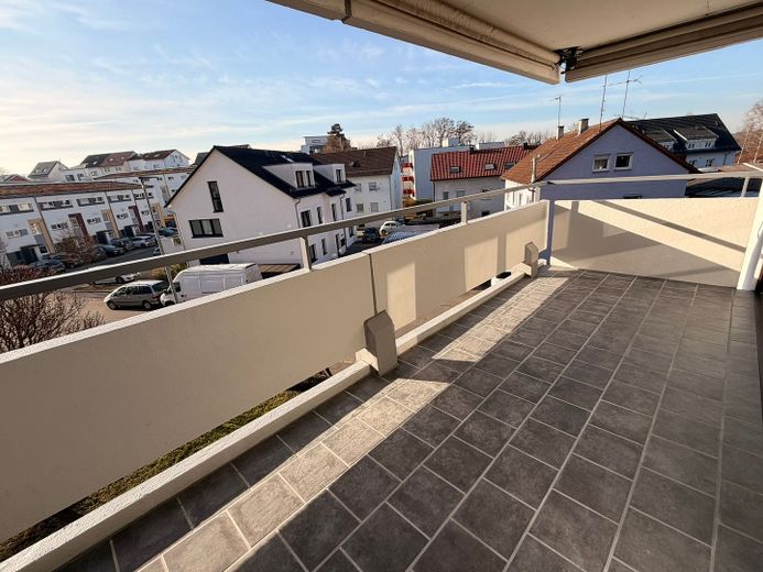 Sofort verfügbar: Gepflegte 3-Zimmer-Wohnung mit Tiefgarage & großem Südwestbalkon in gefragter Lage – Aussicht vom Balkon