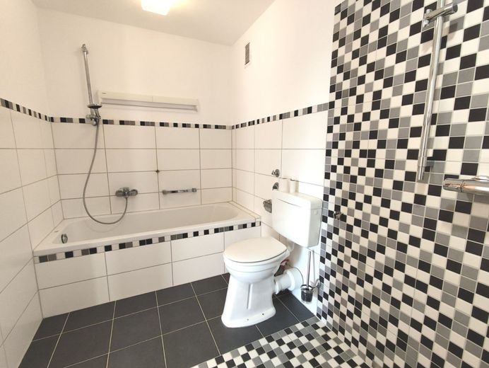Badezimmer Ansicht 1