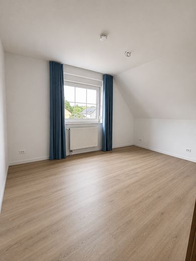 Zmodernizowane mieszkanie 2-pokojowe z kuchnią w zabudowie, balkonem i carportem – Foto 2