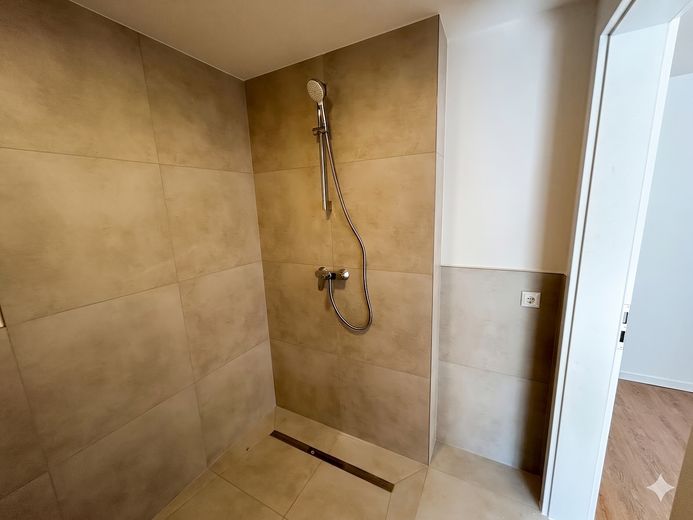 Erstbezug nach Sanierung in helle freundliche Wohnung in Mülheim – Dusche