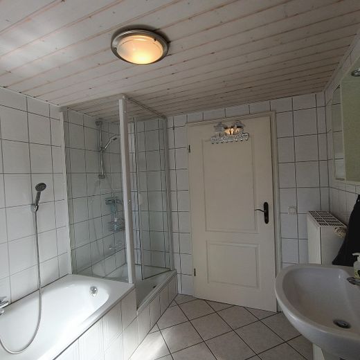 Top Lage! Modernisiertes Haus mit Einliegerwohnung, Garten & Mietpotenzial – Foto 11