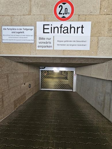 Tiefgarageeinfahrt