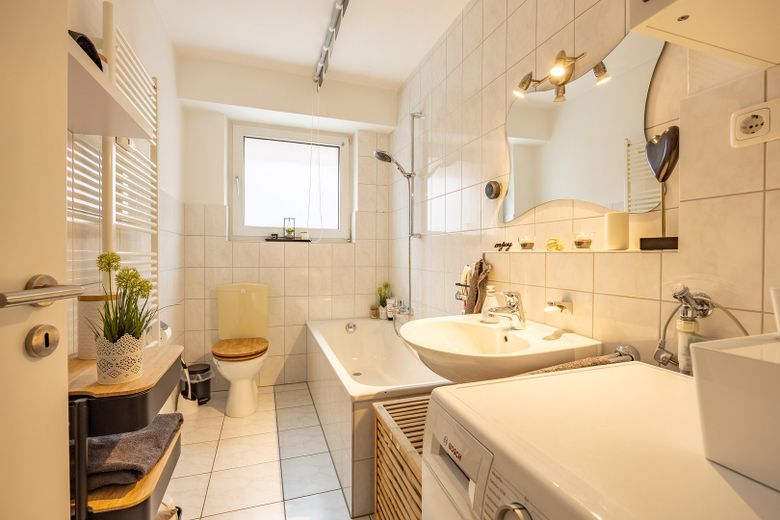 Modernisierte 2-Zimmer-Wohnung im Frankenberger Viertel – Bad