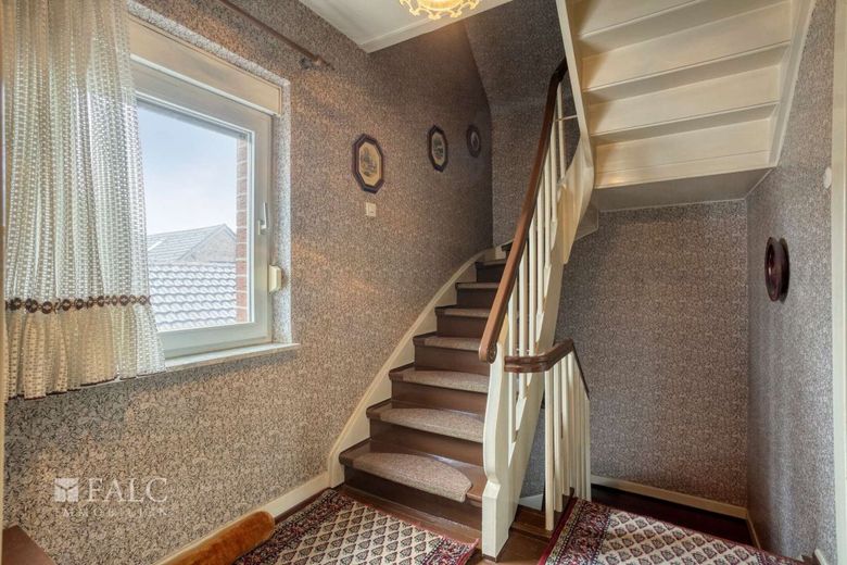 1.002 m² Grundstück mit Bestand - Sanierungschance oder Neubauprojekt mit Entwicklungspotenzial – Treppenhaus