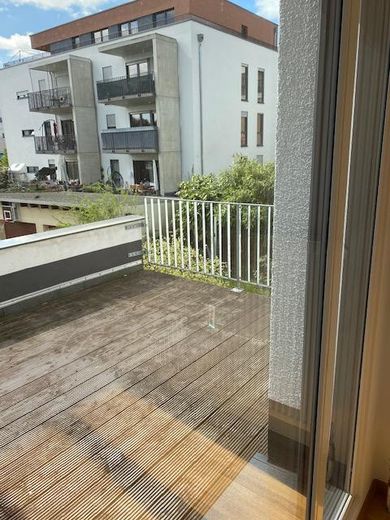 Appartement de 3 pièces spacieux et modernisé avec un haut niveau de qualité, avec 2 balcons, cuisine équipée et garage – Photo 10