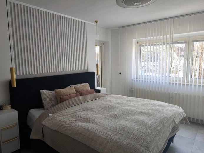 Schlafzimmer m. Zugang Balkon2