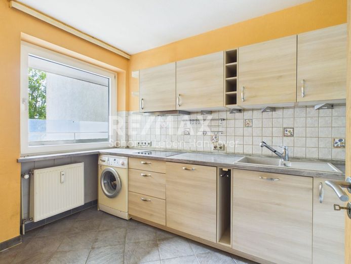 Renovierungsbedürftige 3- Zimmer Wohnung mit sonniger Loggia – Küche