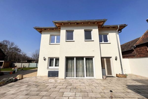 Maison à haute efficacité énergétique A+ avec grand terrain, intimité et beaucoup de nature - sans commission !