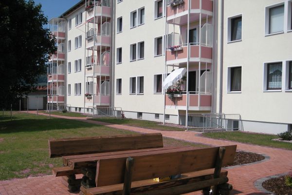 3 RW 60 qm 293€ kalt/396€ warm Balkon
