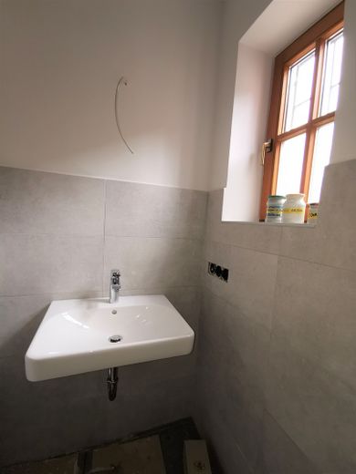 hochwertig ausgestattetes Bad