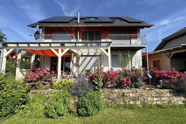 Casa arquitectónica excepcional con galería y tecnología energética sostenible en una ubicación soleada