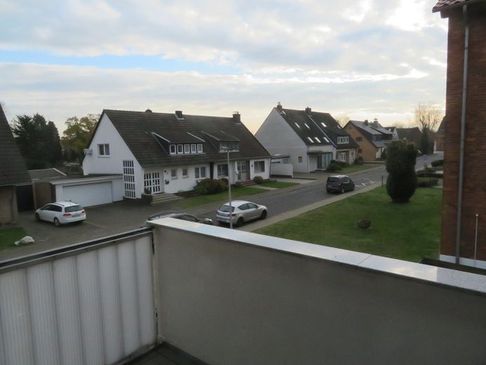 Freundliche 2,5-Zimmer-Wohnung mit Balkon – Balkon