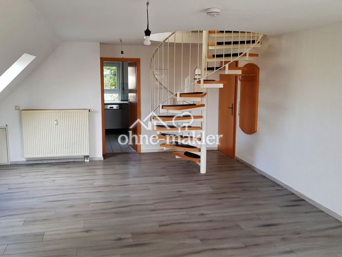 Luminoso appartamento maisonette di 2 1/2 locali, incl. posto auto sotterraneo e secondo ripostiglio a Kirchberg – Foto 1
