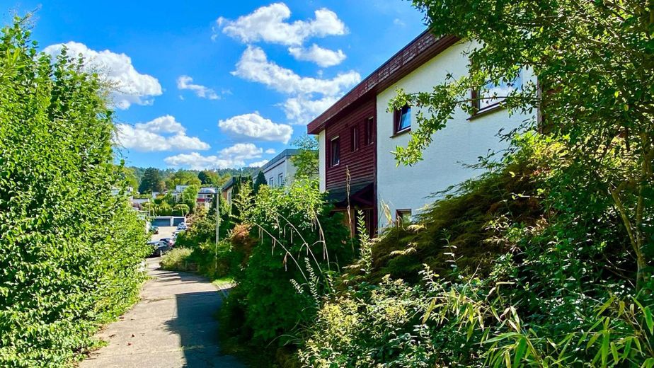 Freistehendes Wohnhaus mit großzügigem Grundstück - provisionsfrei direkt vom Eigentümer – Blick vom Pommernweg oben
