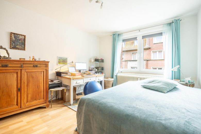 Modern 2-kamerappartement met hoogwaardige inbouwkeuken in de Frankenberger wijk – Schlafzimmer