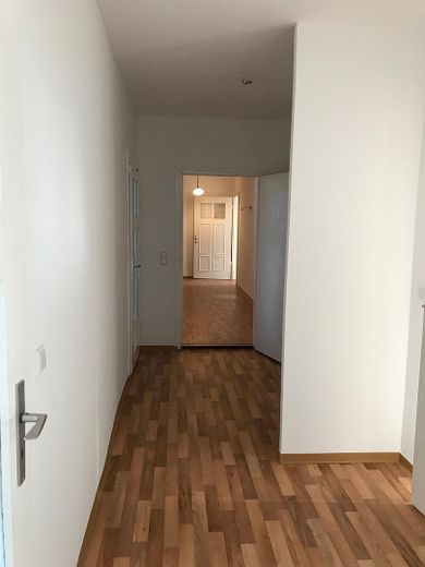 UNI Yakını Chemnitz Bernsdorf’ta YENİ 6 Odalı Daire – Flur