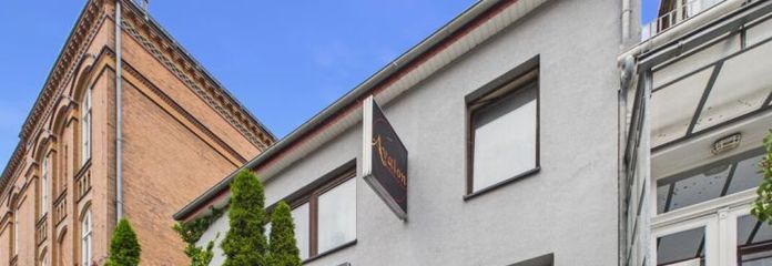 Westend | Merkezi konumda, içi boşaltılmış ticari birimli sıra ev