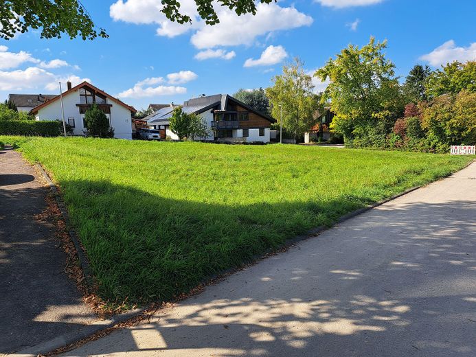 Attraente terreno edificabile in una zona residenziale tranquilla e adatta alle famiglie a Bad Wimpfen – Foto 1