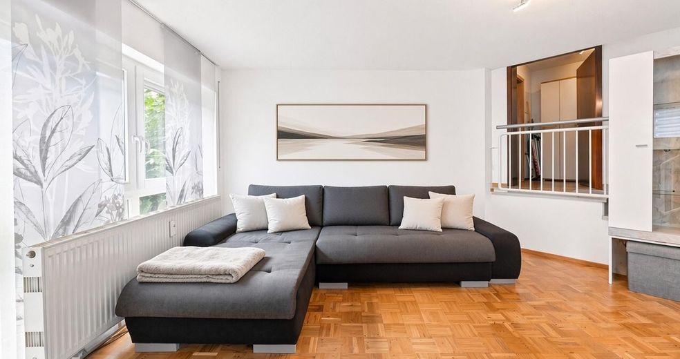 2-Etagen-Wohnung mit 2 Bädern, EBK, Terrasse, Balkon, PV-Anlage & 2 TG-Stellplätze – Wohnbereich EG