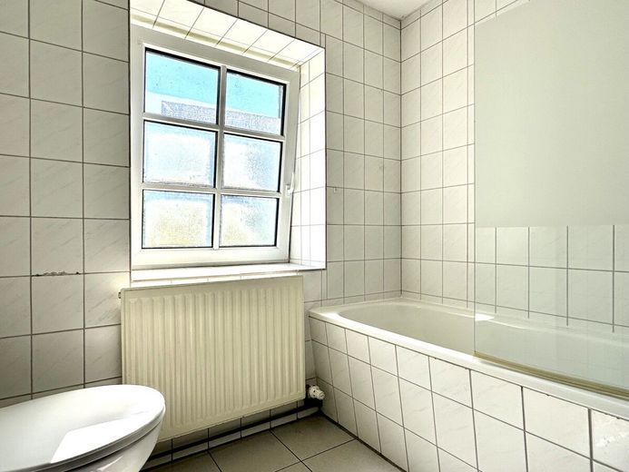 HORN IMMOBILIEN ++ großzügiges Objekt mit verschiedenen Nutzungsmöglichkeiten, Sadelkow bei Friedland – Tageslichtbad