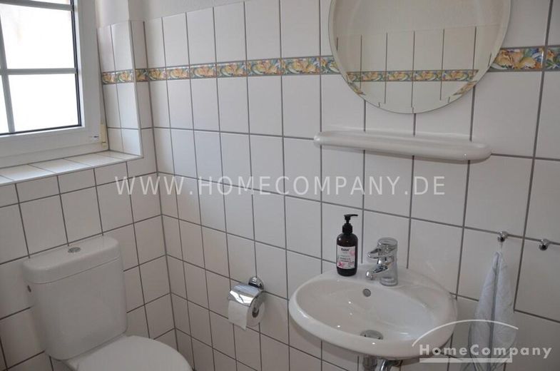 Großes Haus, möbliert, 6 Zimmer, Terrasse /Garten, Balkon, geeignet für bis zu 6 bis 8 Personen. – 82a1d75f070b869e37ea66e1cd7d9a76c9ee4cff.jpg