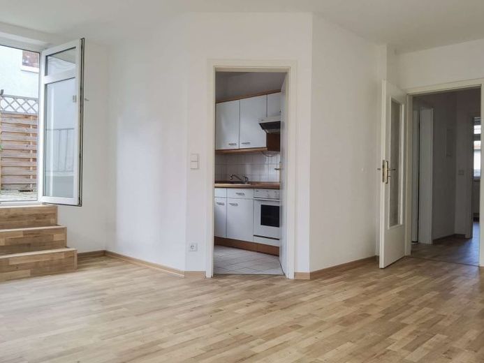 Großzügige 2-Zimmerwohnung mit eigener Terrasse, provisionsfrei inklusive TG Stellplatz – Foto 1