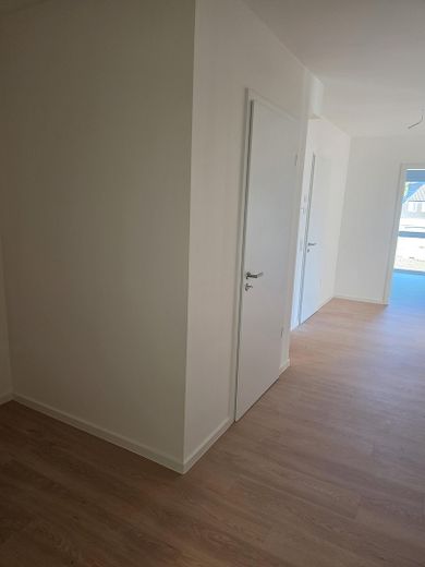 Erstbezug: Moderne Wohnung im 1. Obergeschoss und Balkon sowie energieeffizientem Wohnkomfort – Eingangsbereich