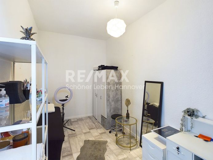 Lichtdurchflutete 3-Zimmer-Balkon-Wohnung im 2. OG mit grünem Rückzugsort – Ankleidezimmer/Arbeitszimmer etc.