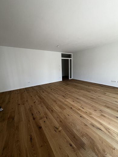 Erstbezug in Frechen: Moderne 4-Zimmer-Wohnung mit Balkon und hochwertiger Ausstattung – Wohnzimmer 