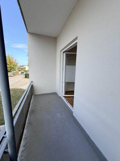 Bureau lumineux et accueillant d’env. 22 m² de surface utile, disponible immédiatement – Balkonanteil