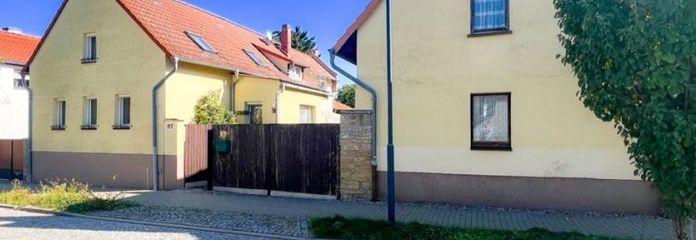 Traditional detached house with large barn & pretty garden