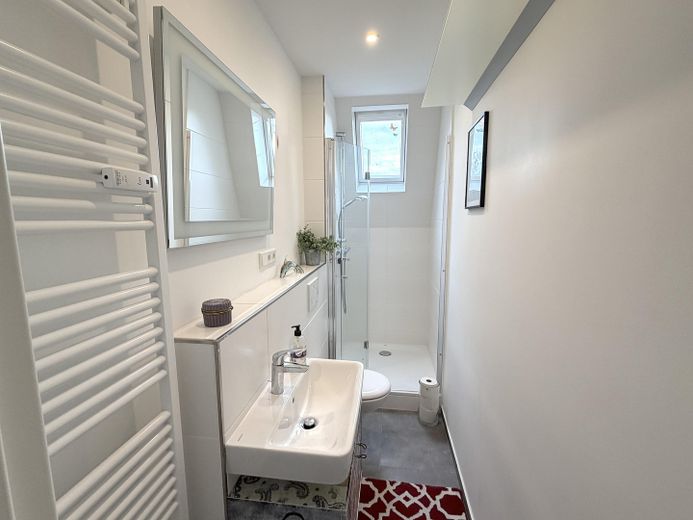 3-kamerappartement met uitzicht op de Förde, op de Duborg in Flensburg. Van particulier. – Bad
