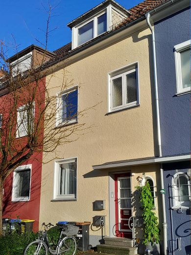 Kleines MFH mit drei Wohnungen und Garten - Bremen-Osterfeuerberg – Frontansicht