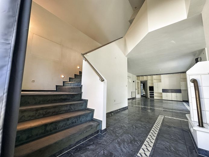 235 m² रहने का क्षेत्र, 1.425 m² का भूखंड | खुली गैलरी, फ़ायरप्लेस और हैम्बर्ग के पास – Treppenaufgang