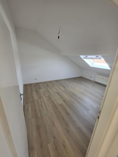 Abitazione maisonette di 4 locali inondata di luce con vista panoramica – senza provvigione, da privato – Schlafzimmer Nr. 2