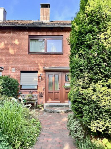 Kendine ait arsa üzerinde 4 odalı sıra ev – Ansicht Haus / Vorgarten