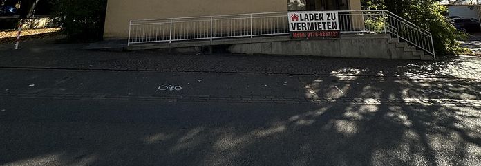 Einmalige Lage: Geschäftshaus und Einfamilienhaus direkt an der Schweizer Grenze, am Bahnhof – Gewerbehaus