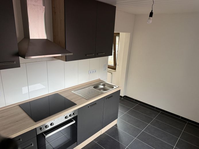 Sanierte 3,5 Zimmer Wohnung mit Garten & Einbauküche in Haiger-Seelbach – Foto 2