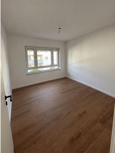 شقة من 3 غرف مجددة ومرممة حديثًا مع شرفة في برول – Schlafzimmer 1