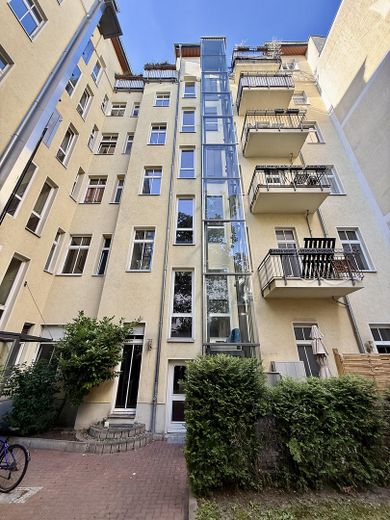 Provisionsfrei: 89m² Altbau am Helmholzplatz, Balkon, bezugsfrei – Innenhof
