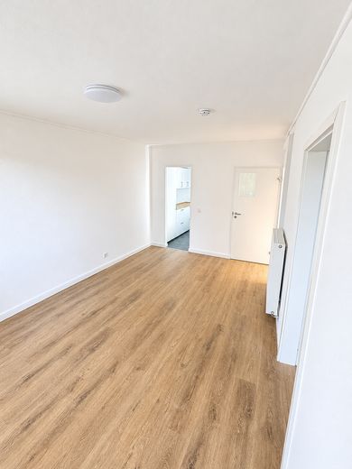Kapitalanlage in Hannover-Mittelfeld – vermietete 2,5-Zimmer-Wohnung mit Aufzug – Wohnzimmer