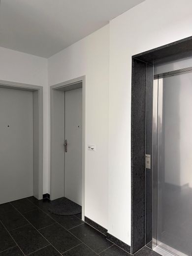 Moderne 4-Zimmer-Wohnung mit großzügiger, überdachter Terrasse/Balkon, Aufzug & Wärmepumpe – Foto 13