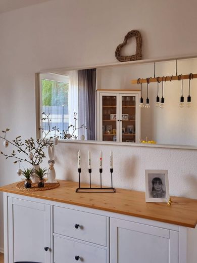 Bellissima casa bifamiliare con ampio giardino, piscina, garage, cucina componibile ecc. – Esszimmer