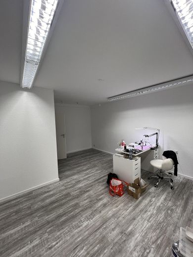 3 separate Gewerbeeinheiten ideal für Kosmetikstudio, Friseurladen, Massagesalon usw. – Studio ohne Terasse